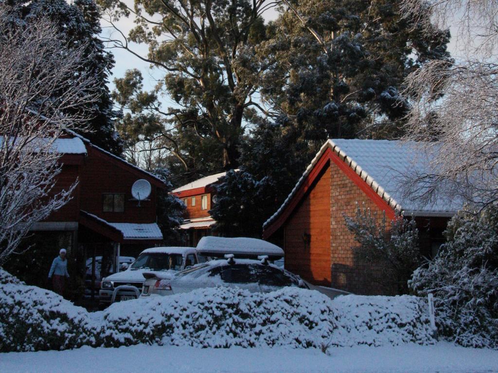 The Hobbit Motorlodge Motel