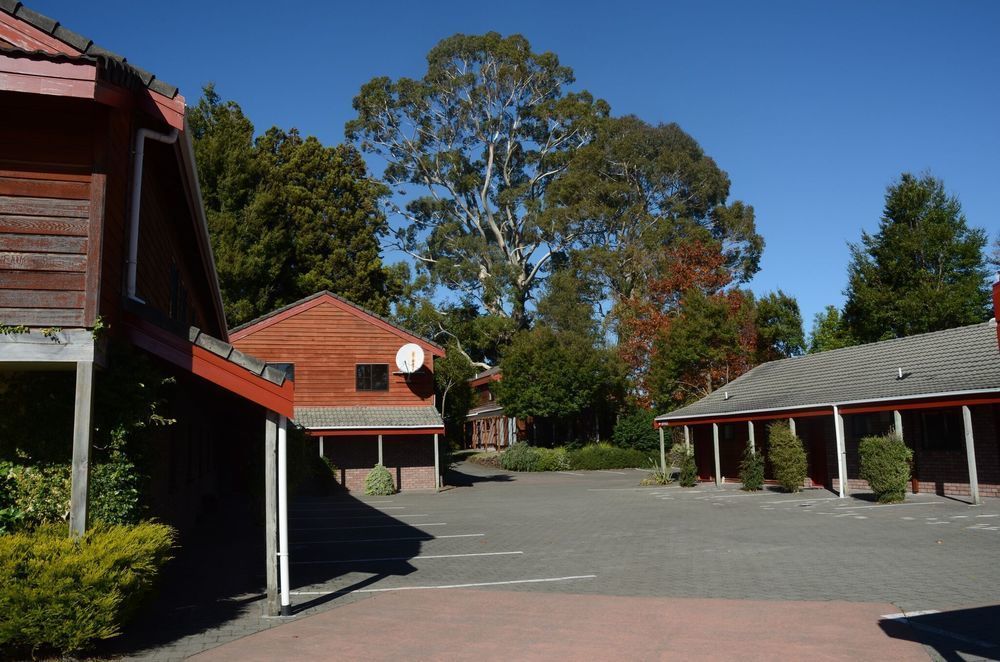 The Hobbit Motorlodge Motel 4*