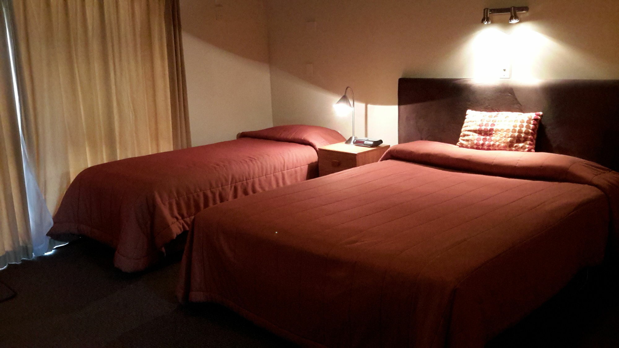 The Hobbit Motorlodge Motel 4*