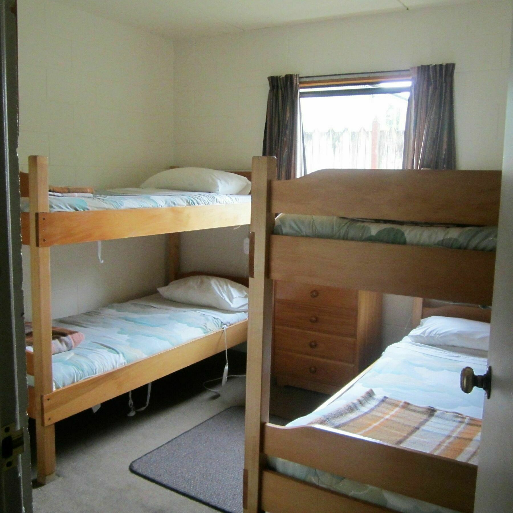 The Hobbit Motorlodge Motel
