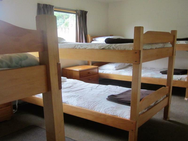 The Hobbit Motorlodge Motel