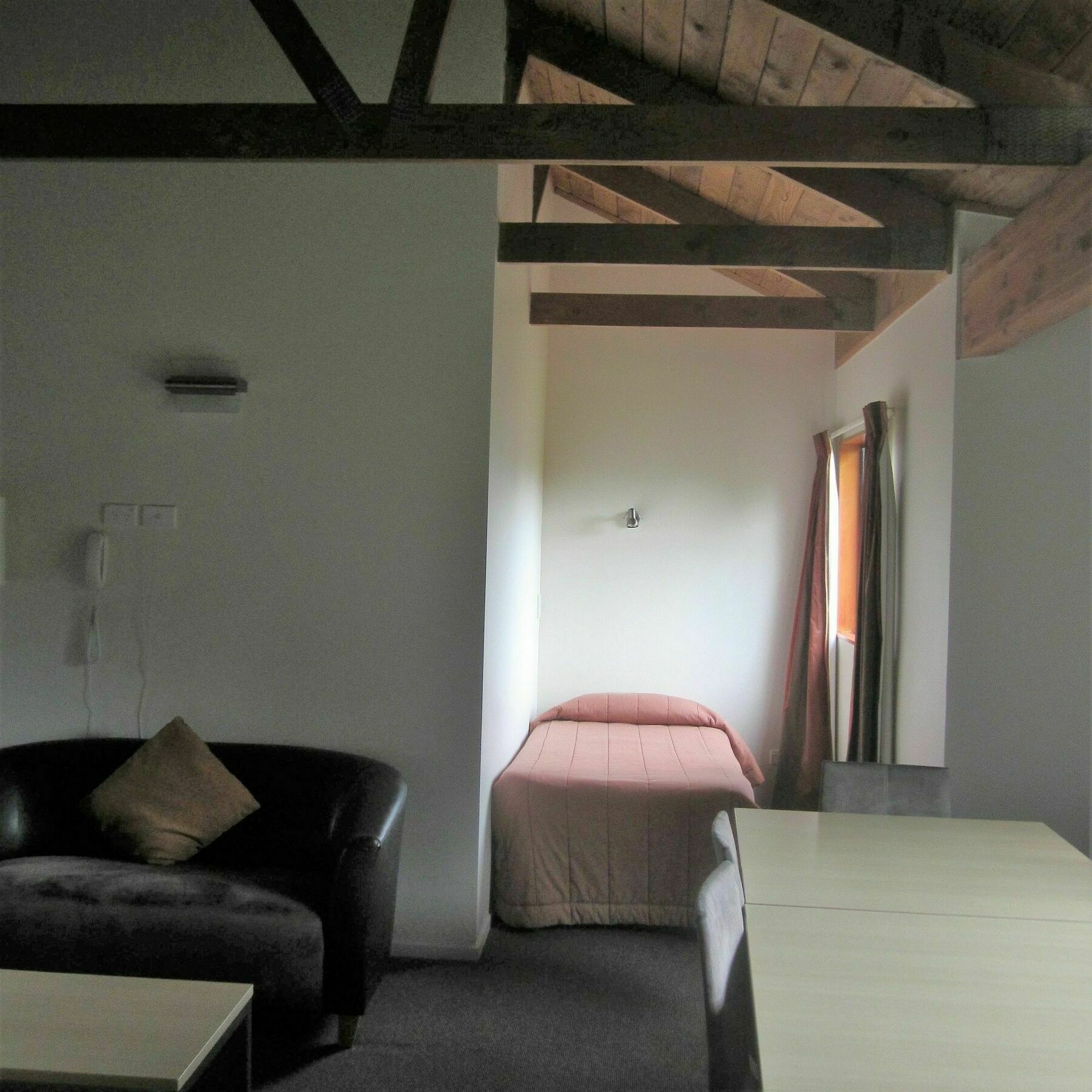 The Hobbit Motorlodge Motel 4*